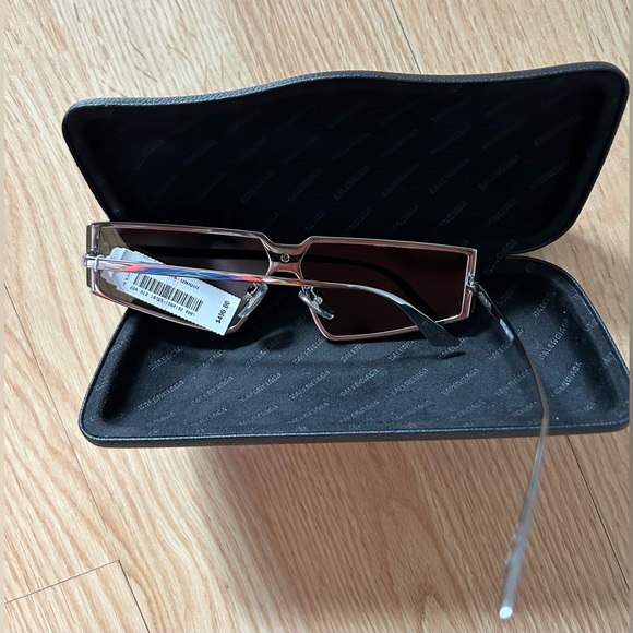 Unisex Balenciaga brand new sunglasses model of 2023 - Picture 4 of 10